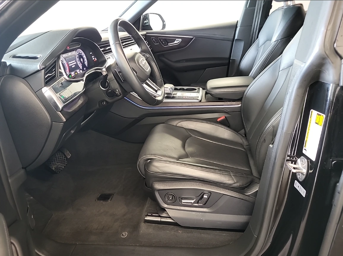 Audi Q8 TECHNIK* ОБДУХ* 360VIEW* HUD* ПАНО* ПОДГРЕВ, снимка 8 - Автомобили и джипове - 56187391