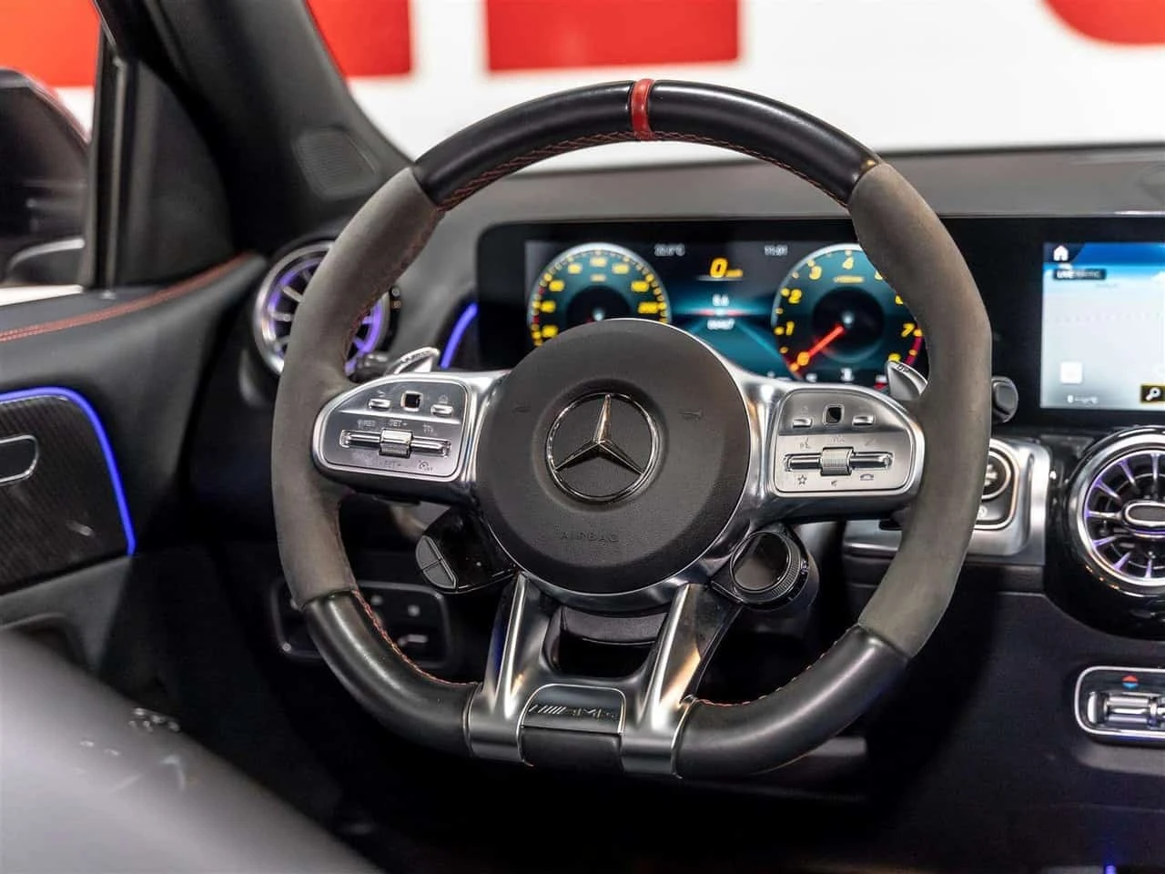 Mercedes-Benz GLB * AMG 35| Night Pkg| Accident Free| One Owner| AMG, снимка 7 - Автомобили и джипове - 56277543