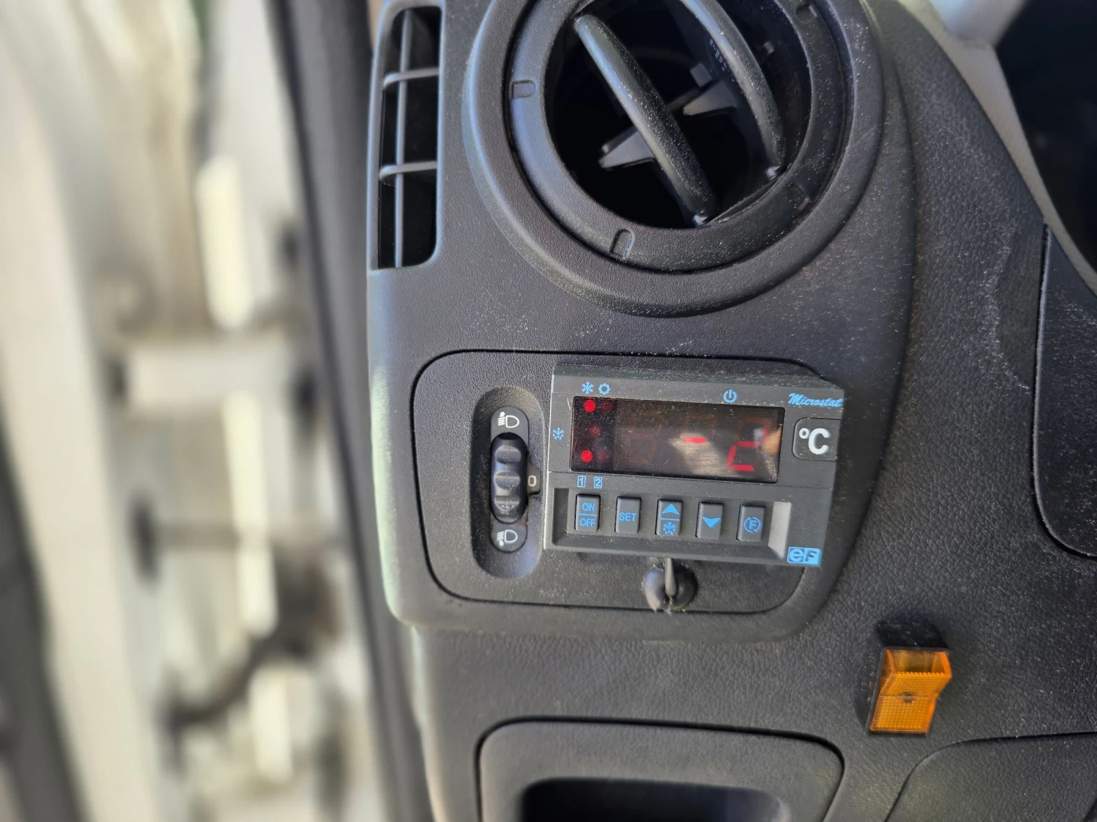 Nissan NV400 Хладилен , снимка 9 - Бусове и автобуси - 54489572