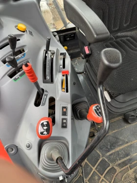 Трактор Kubota M5111 с челен товарач 1600м.ч, снимка 8