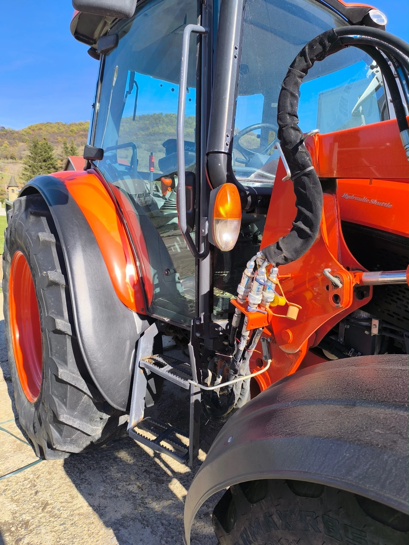 Трактор Kubota M5111 с челен товарач 1600м.ч, снимка 4 - Селскостопанска техника - 54058834