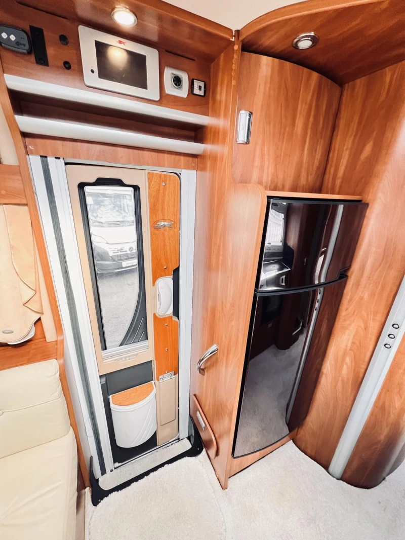 Кемпер Laika Kreos 7009, Солар, Инвертор, TV, Двоен под, снимка 12 - Каравани и кемпери - 51035586