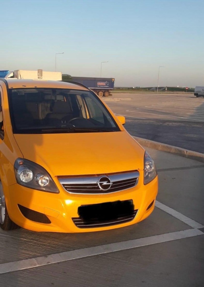 Opel Zafira, снимка 1 - Автомобили и джипове - 46023782