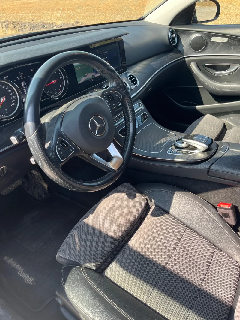 Mercedes-Benz E 220, снимка 8 - Автомобили и джипове - 47508169