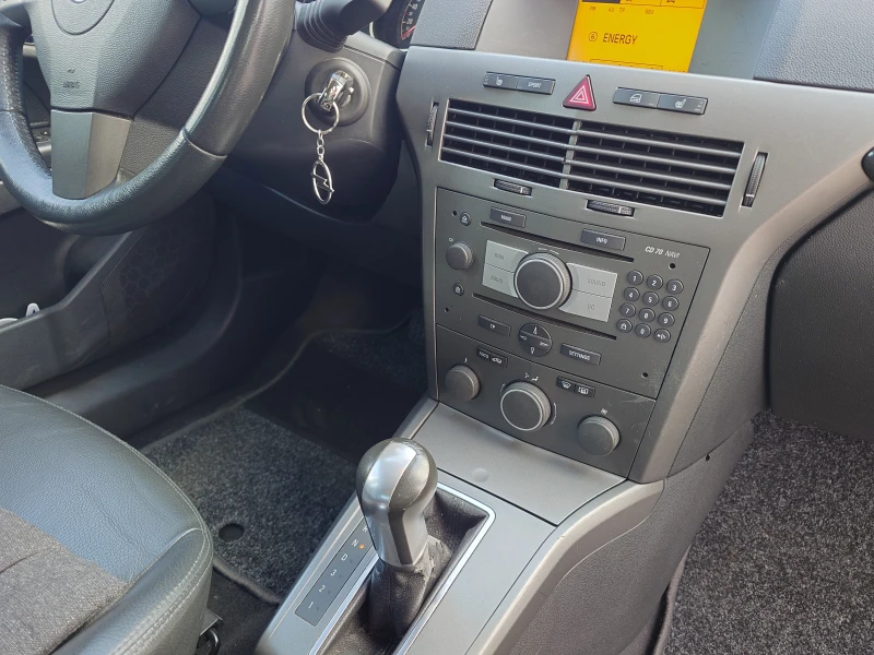 Opel Astra 1.8i Automatic, снимка 11 - Автомобили и джипове - 47283606