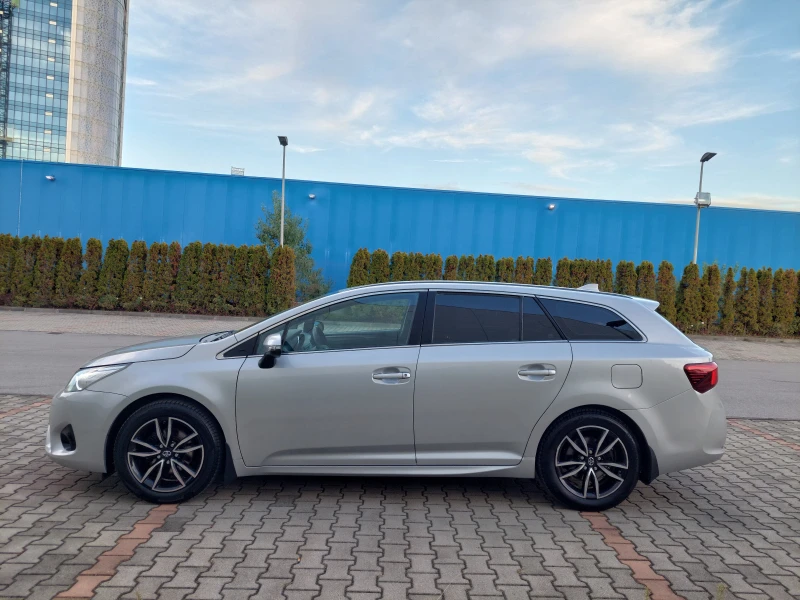 Toyota Avensis 1.6 i-132 К.С.* ТОП СЪСТОЯНИЕ* , снимка 7 - Автомобили и джипове - 49192352