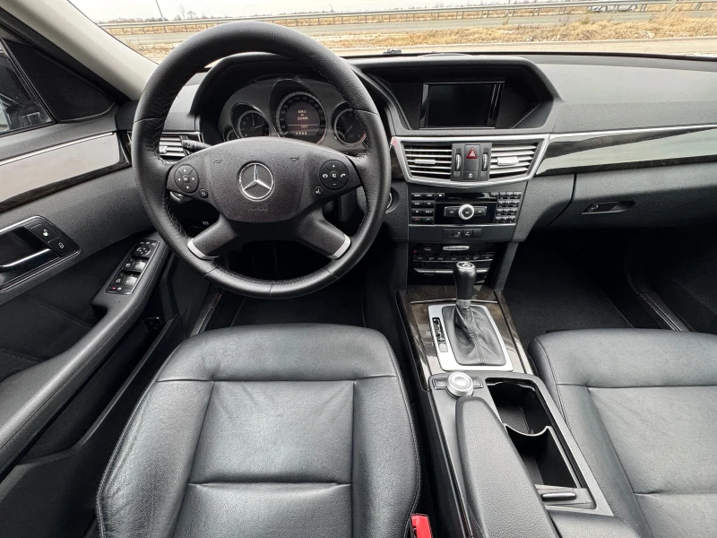 Mercedes-Benz E 220 CDI 170к.с AVANTGARDE / KOJA / NAVI / PARKTRONIC , снимка 8 - Автомобили и джипове - 48482146