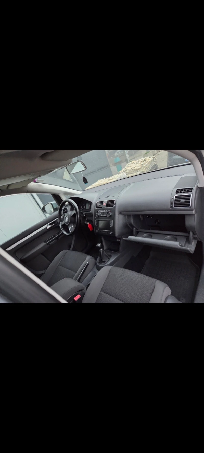 VW Touran 1.6BlueMotion, снимка 9 - Автомобили и джипове - 52961710