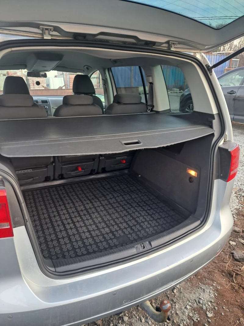 VW Touran 1.6, снимка 8 - Автомобили и джипове - 52961710