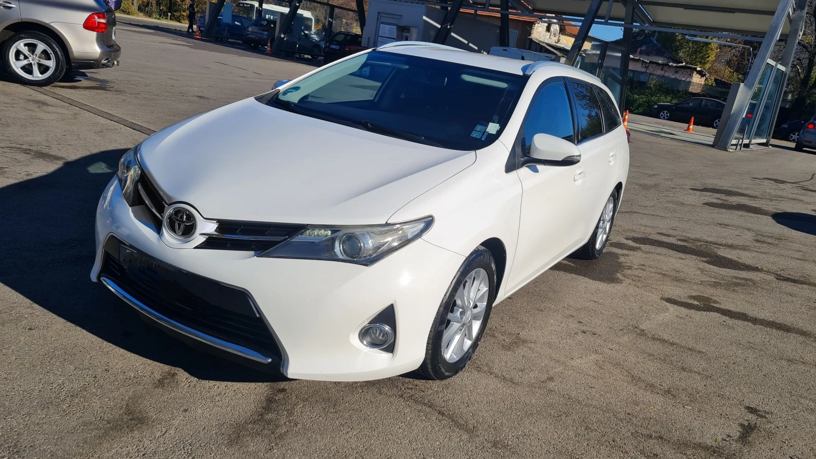 Toyota Auris 2.0 D4D 124 к.с. ТОП СЪСТОЯНИЕ - изображение 2