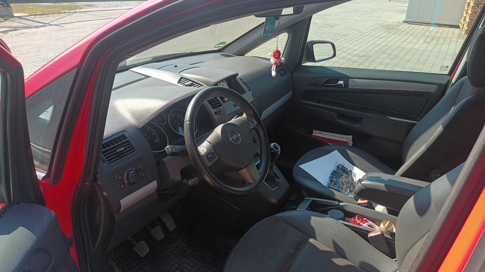 Opel Zafira 1.9 cdti, снимка 10 - Автомобили и джипове - 53707064