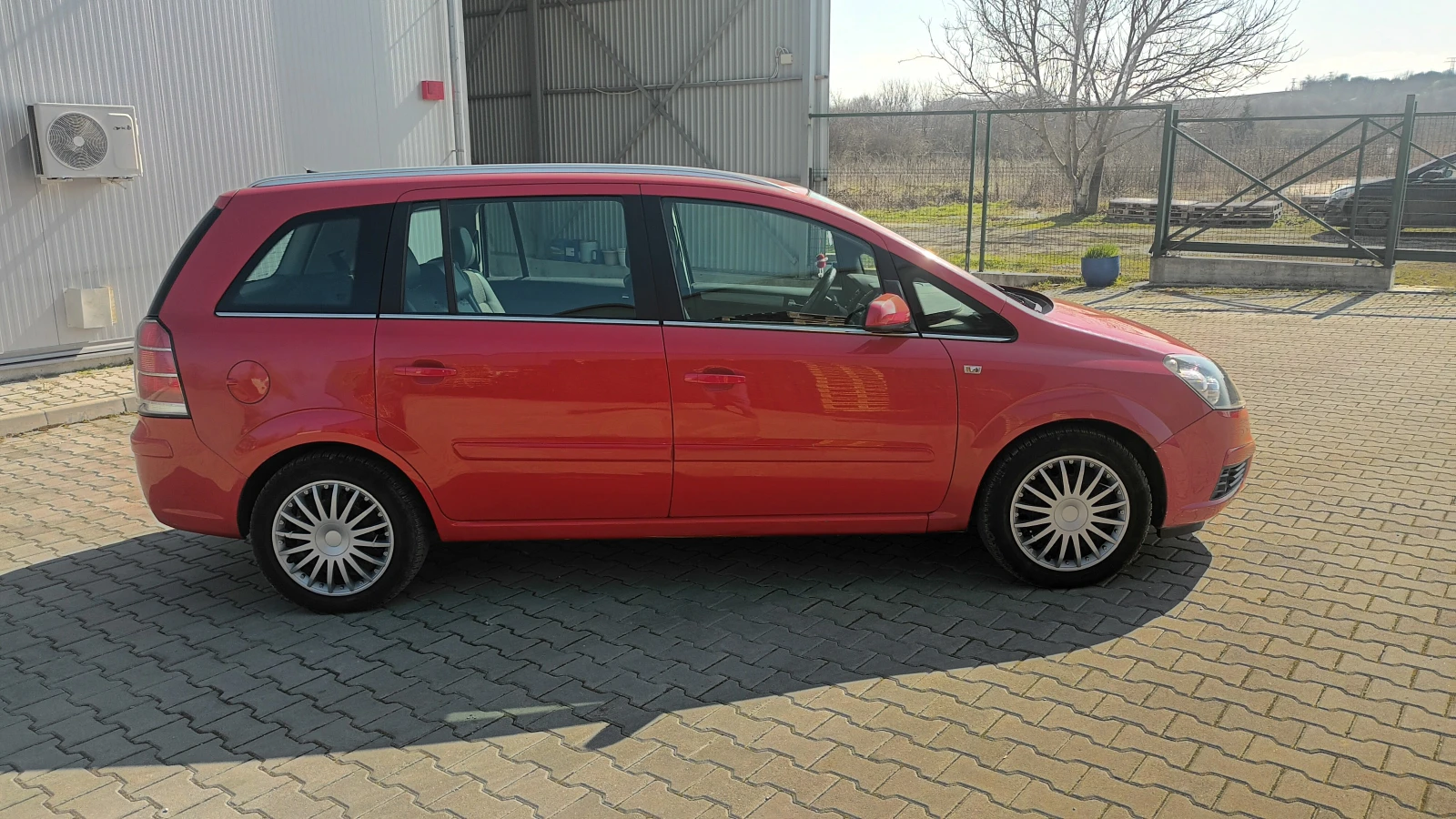 Opel Zafira 1.9 cdti, снимка 8 - Автомобили и джипове - 53707064