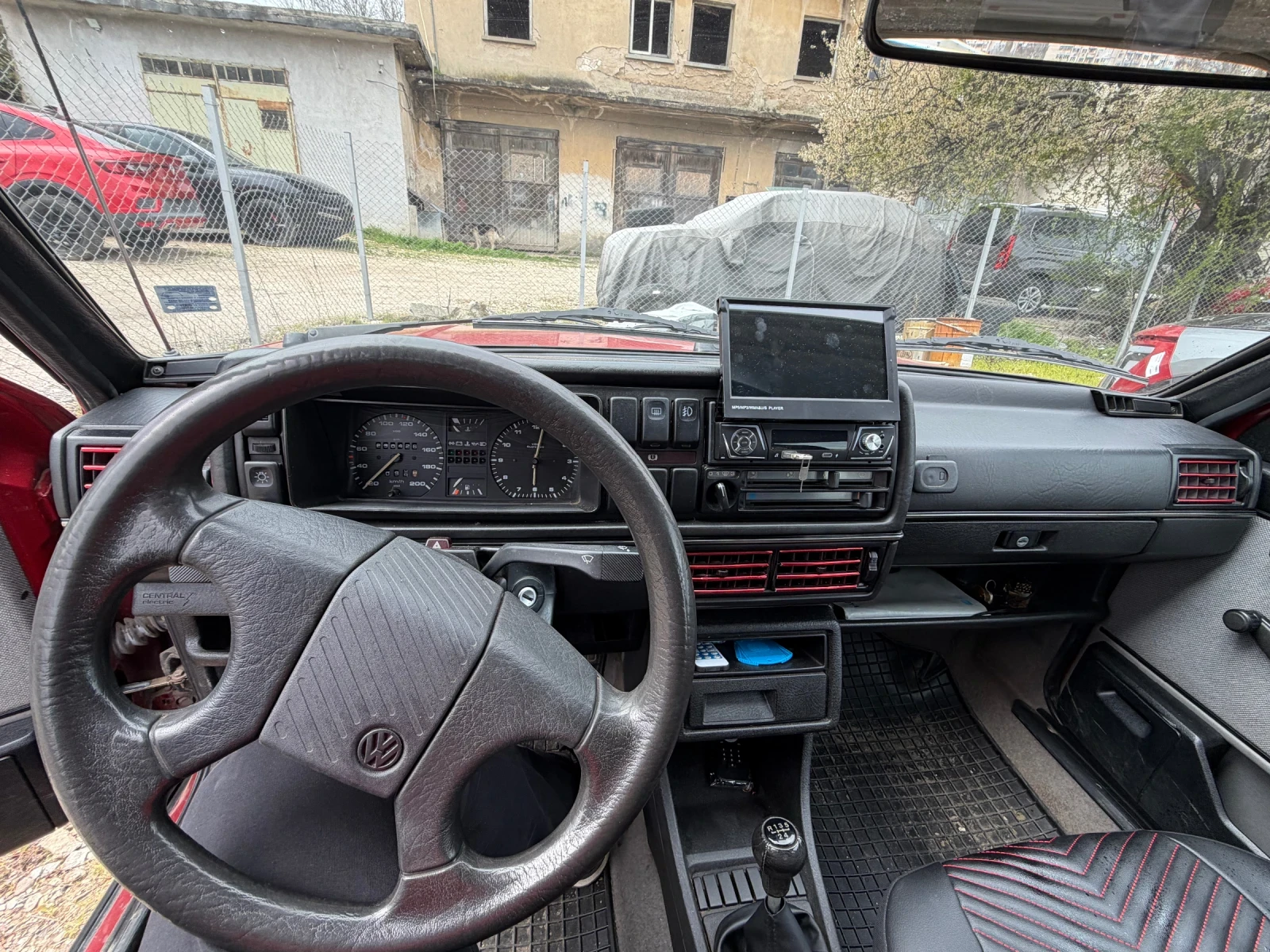 VW Jetta 1.6, снимка 5 - Автомобили и джипове - 54155400