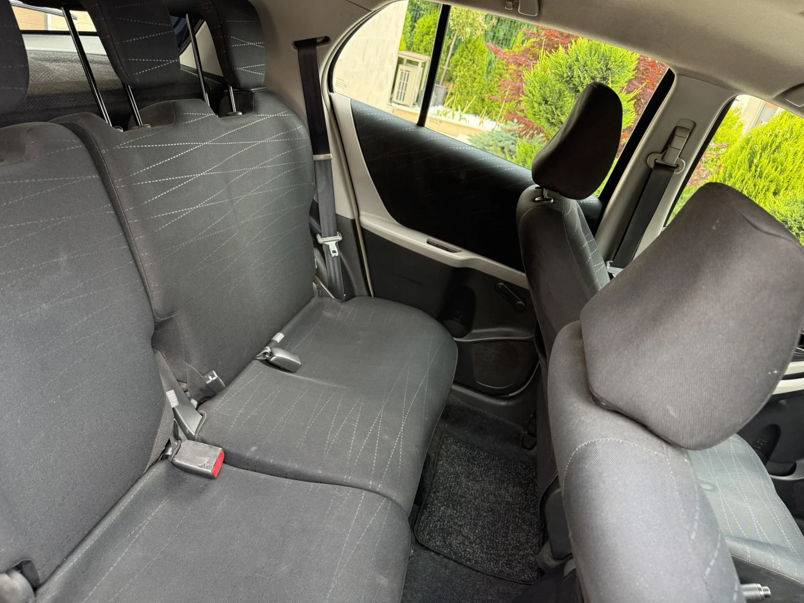 Toyota Yaris 1.4 D-4D, снимка 10 - Автомобили и джипове - 54767419