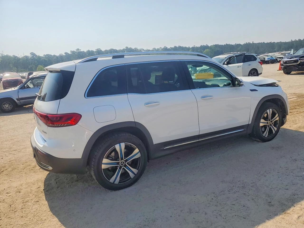 Mercedes-Benz EQB 300 4MATIC, снимка 3 - Автомобили и джипове - 54882239