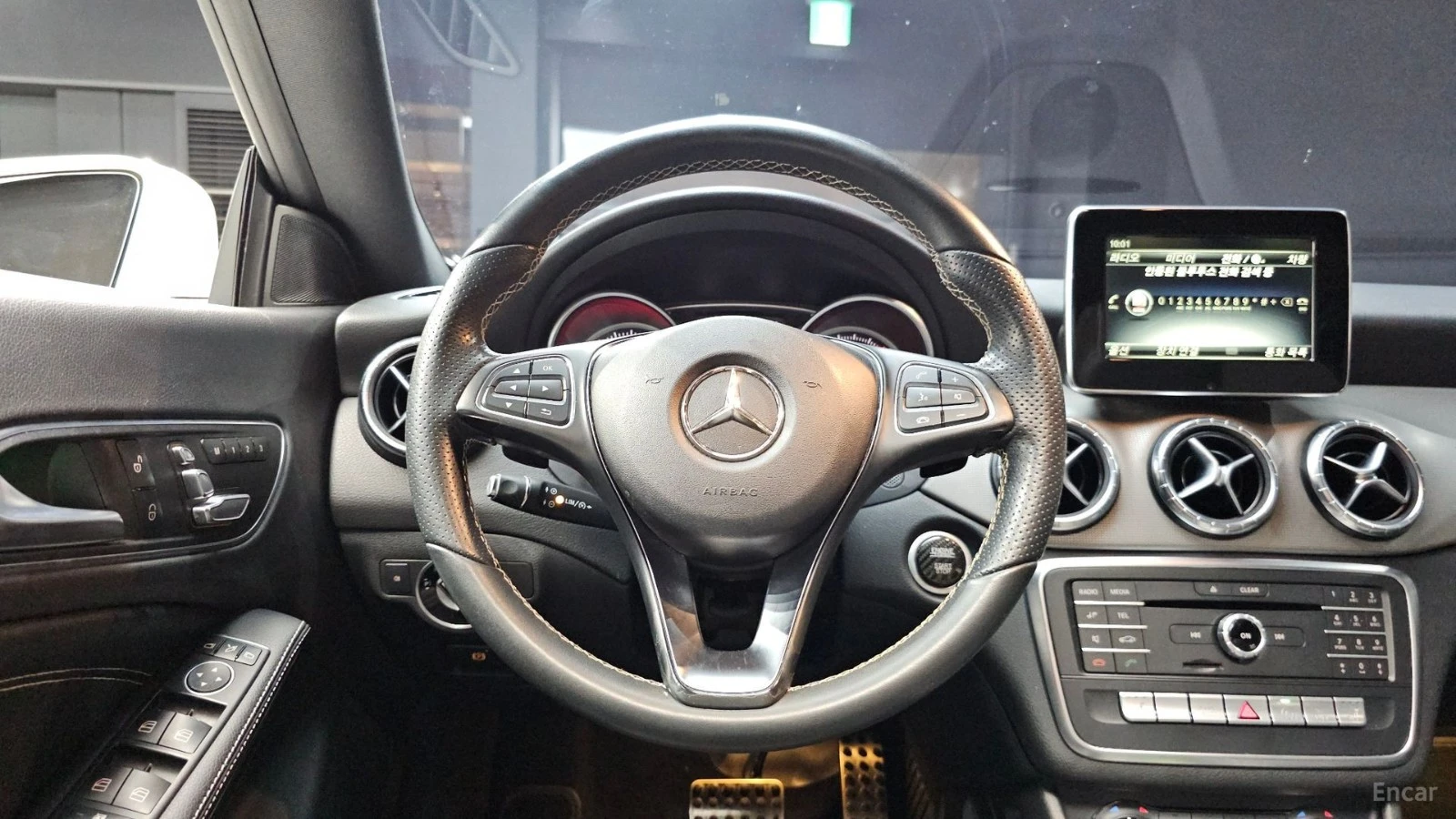 Mercedes-Benz CLA 250 4MATIC* КОЖА* ПОДГРЕВ* ПАНО* КАМЕРА, снимка 11 - Автомобили и джипове - 55536357