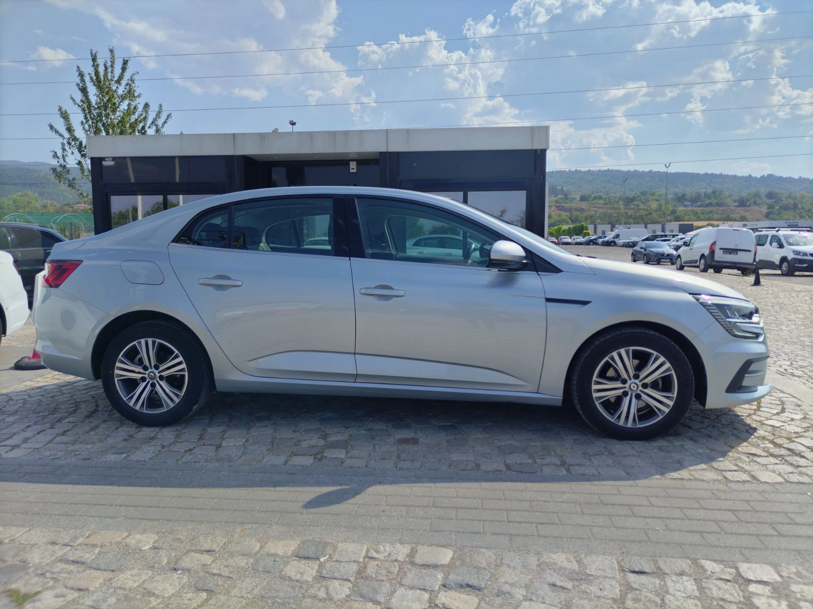 Renault Megane 1.3Tce/140к.с./ZEN, снимка 8 - Автомобили и джипове - 56065184