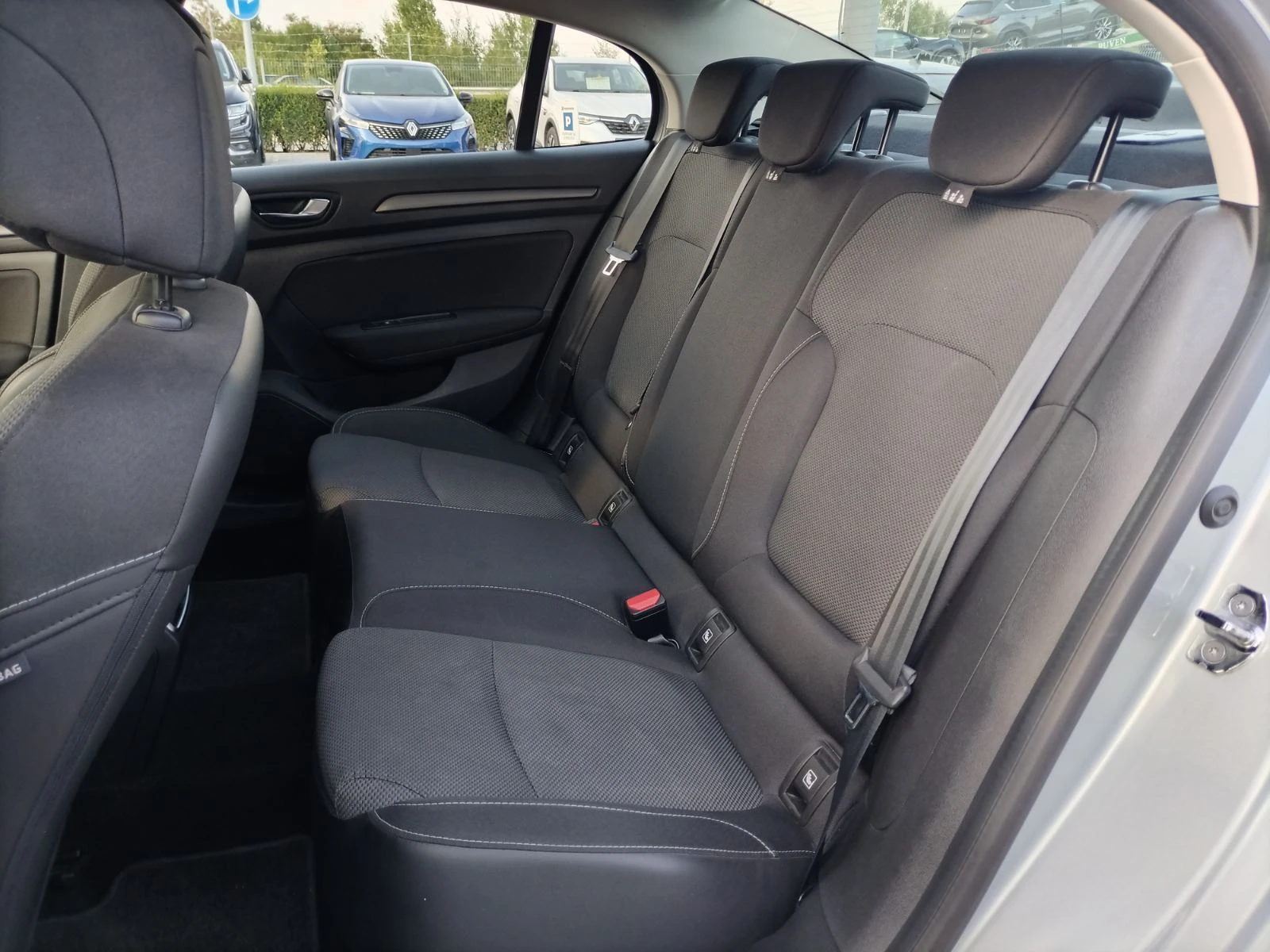 Renault Megane 1.3Tce/140к.с./ZEN, снимка 14 - Автомобили и джипове - 56065184
