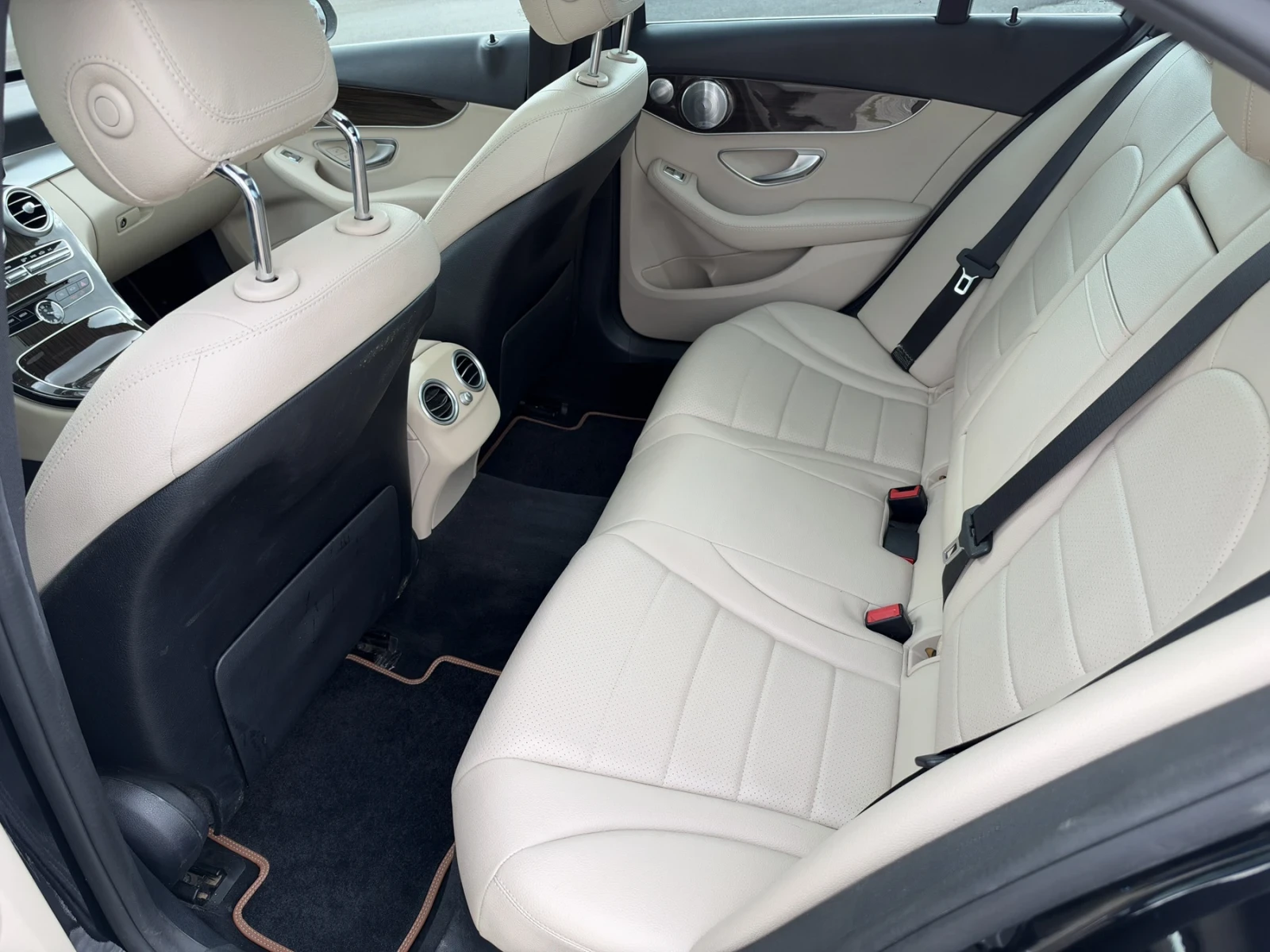 Mercedes-Benz C 300 4matic, снимка 11 - Автомобили и джипове - 56223868