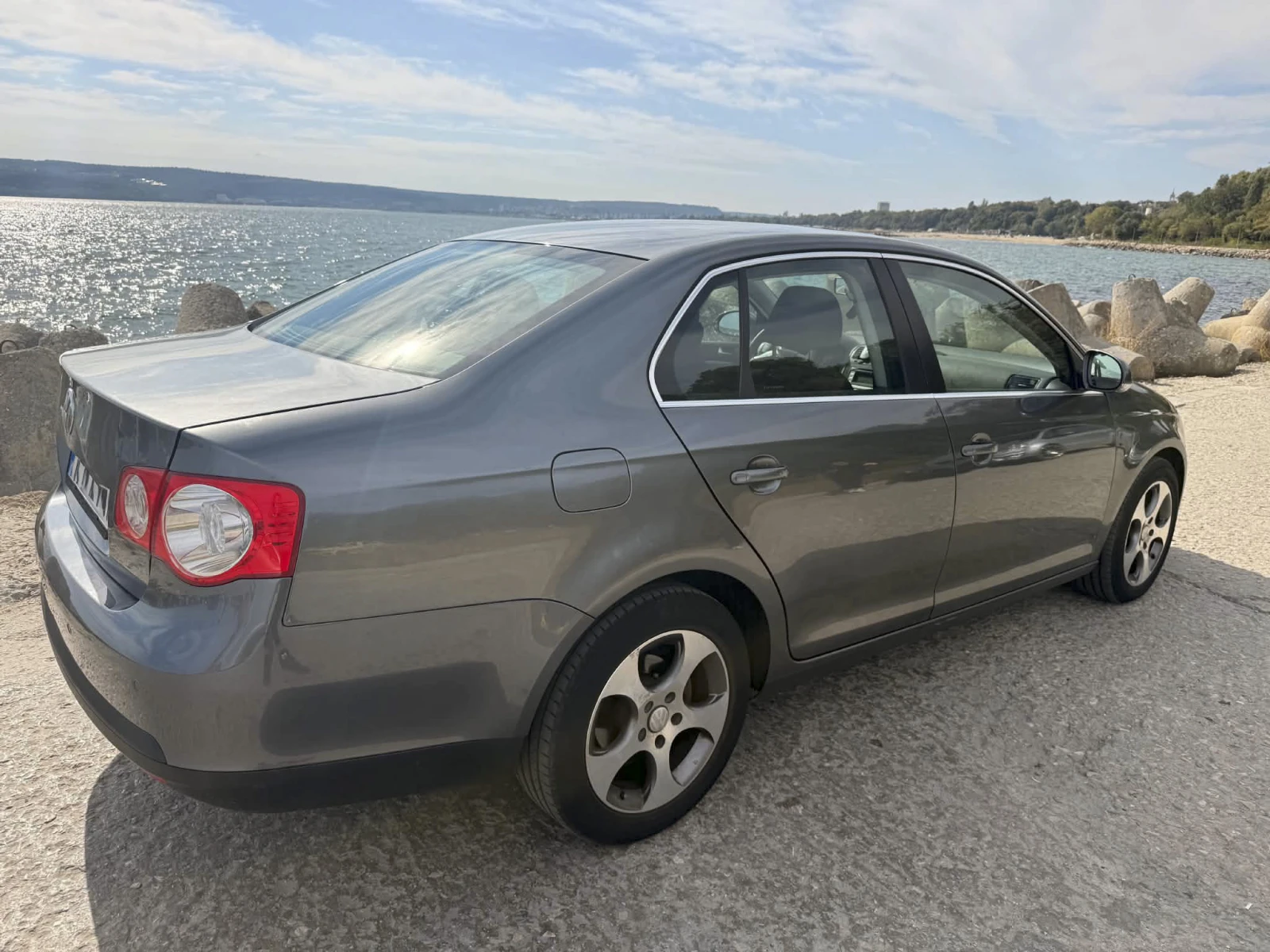 VW Jetta, снимка 13 - Автомобили и джипове - 56440779