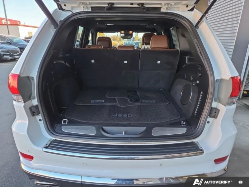 Jeep Grand cherokee 2017* SUMMIT* V8 HEMI* DISTRONIK* ОБДУХ* HARMAN* P, снимка 16 - Автомобили и джипове - 52469326