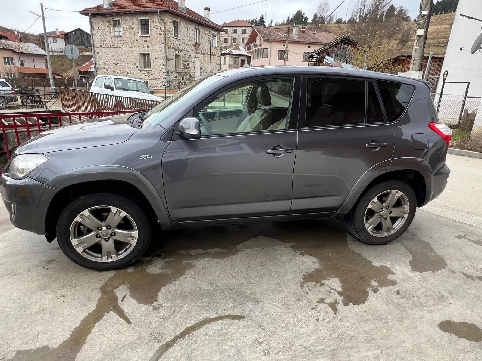 Toyota Rav4 D-4D Автоматик Facelift - изображение 3