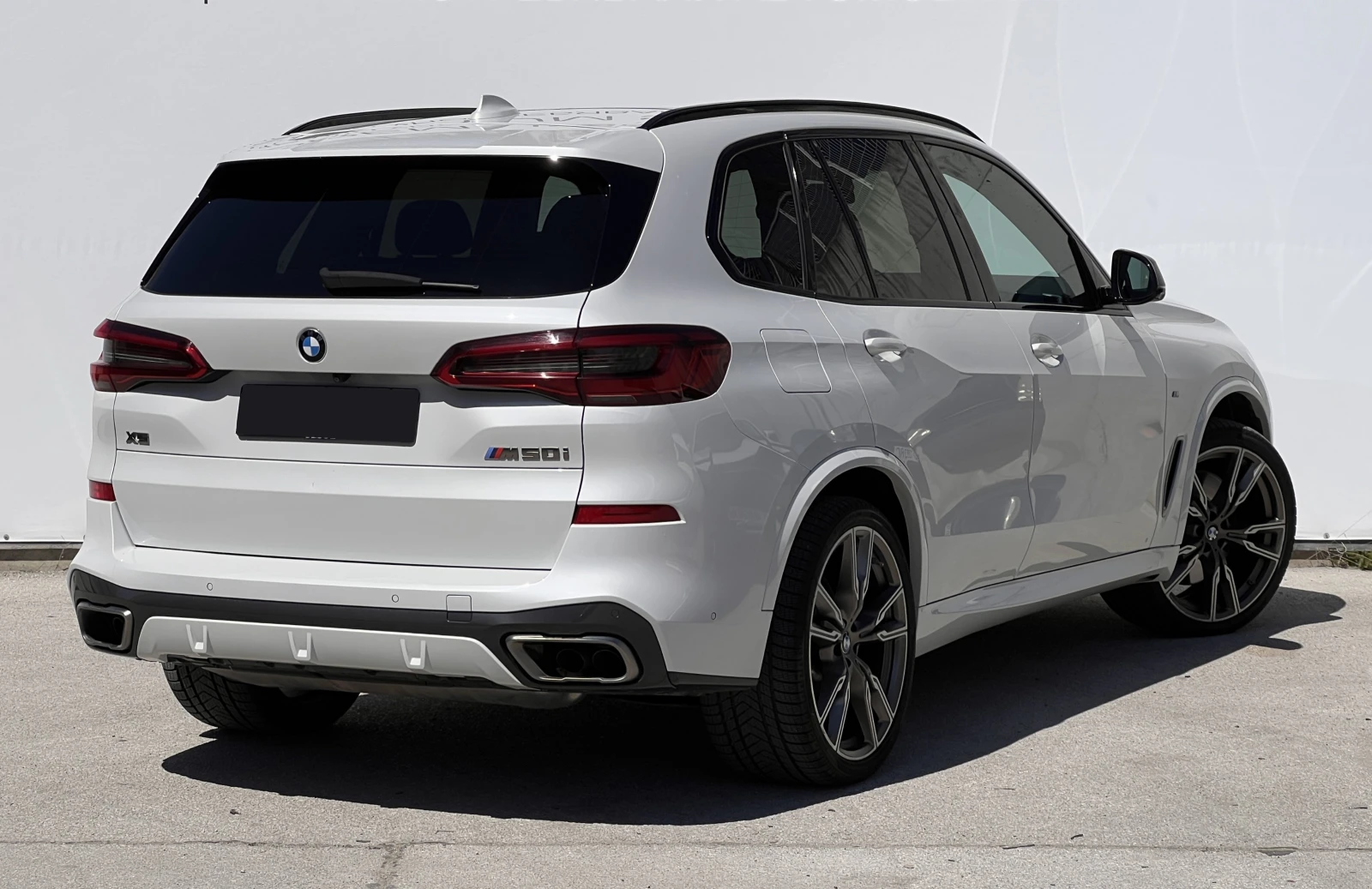BMW X5 M50i xDrive - изображение 2