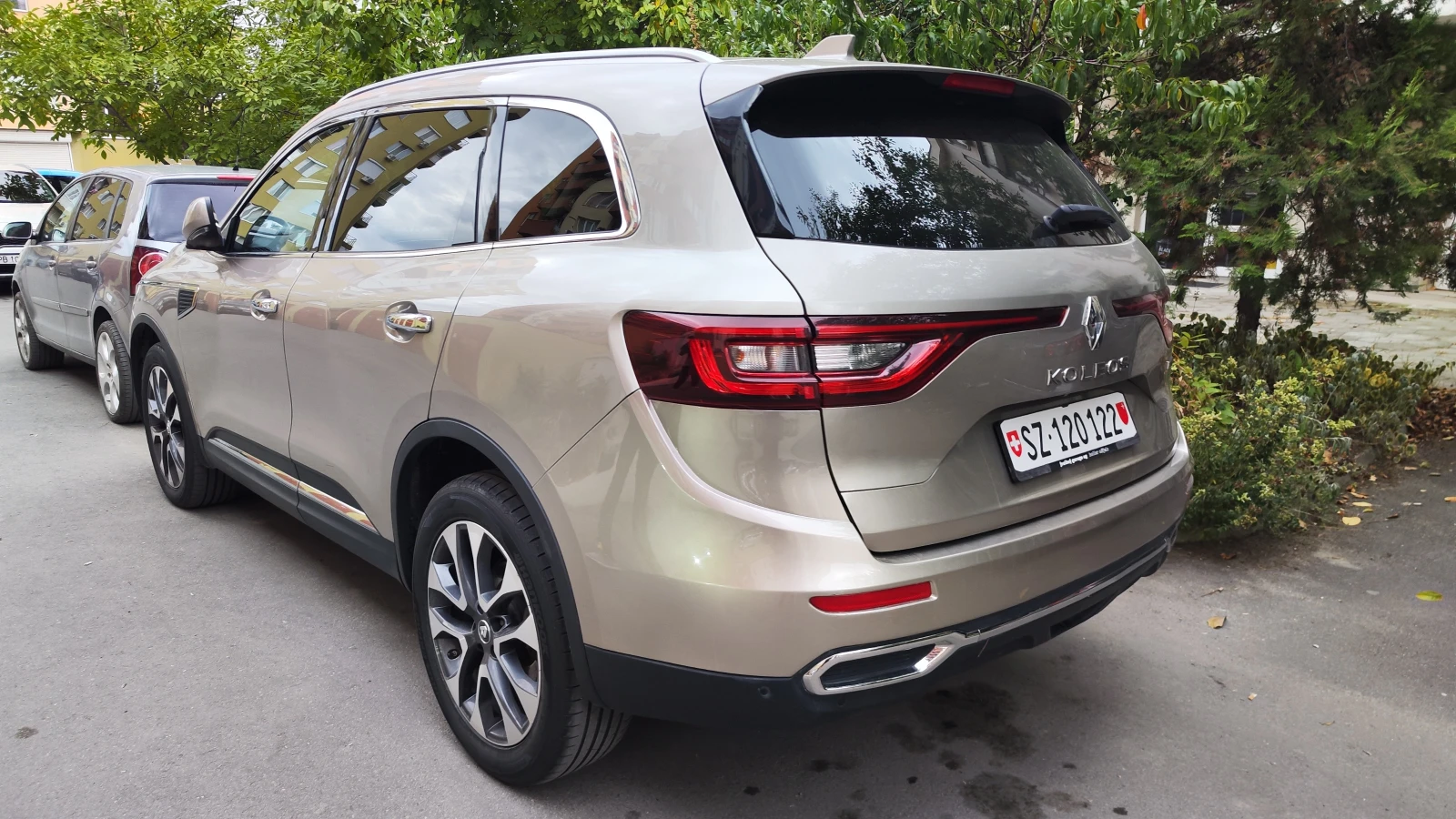 Renault Koleos 2, 0dci4x4 Avtomatik Panorama Швейцария , снимка 11 - Автомобили и джипове - 53728981
