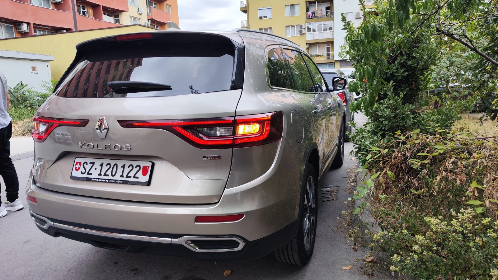 Renault Koleos 2, 0dci4x4 Avtomatik Panorama Швейцария , снимка 10 - Автомобили и джипове - 53728981