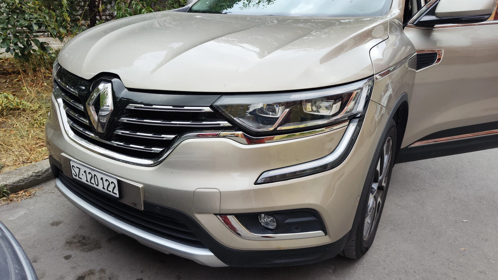 Renault Koleos 2, 0dci4x4 Avtomatik Panorama Швейцария , снимка 9 - Автомобили и джипове - 53728981