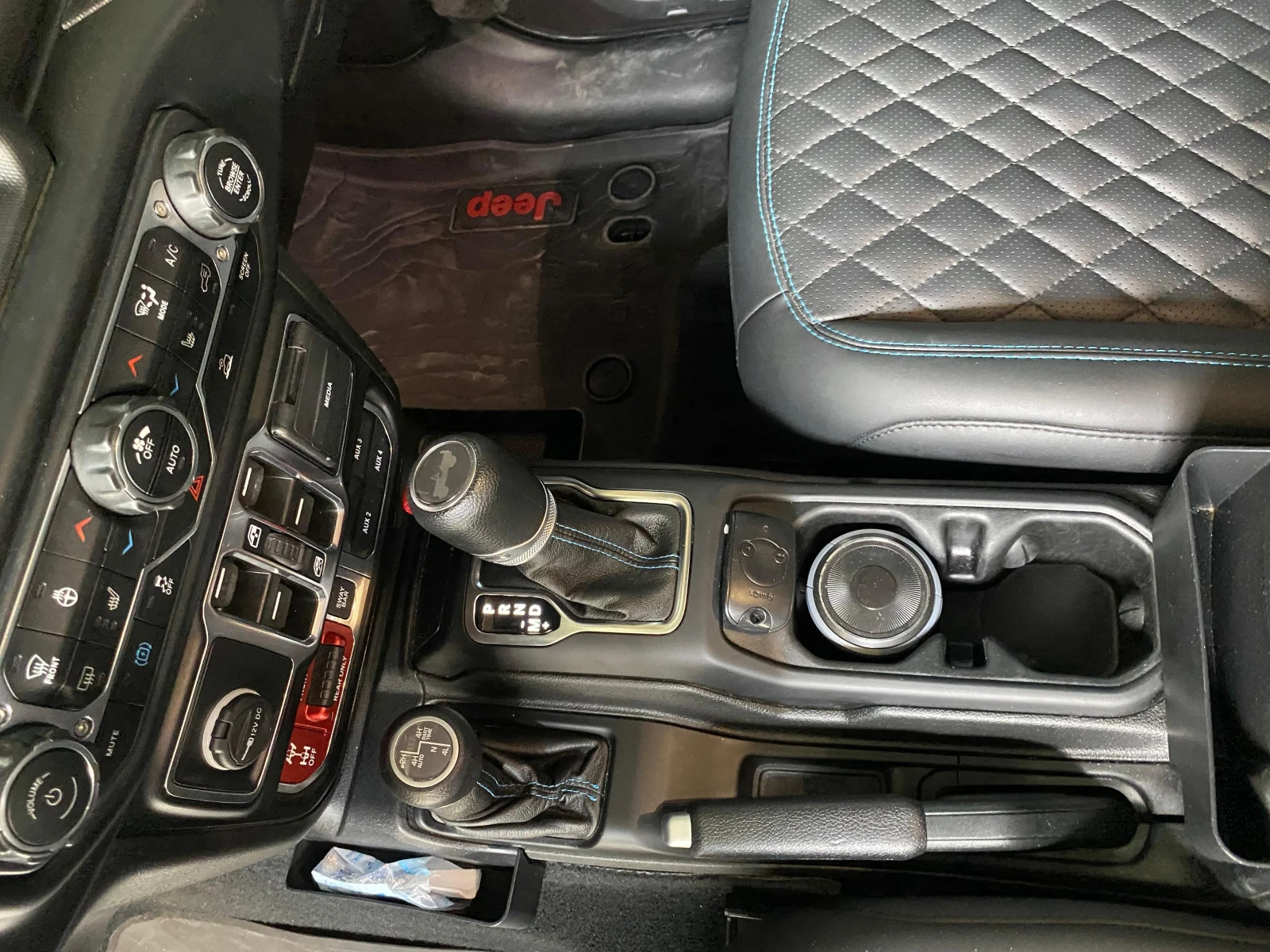 Jeep Wrangler UNLIMITED RUBICON 4XE, снимка 11 - Автомобили и джипове - 53902308