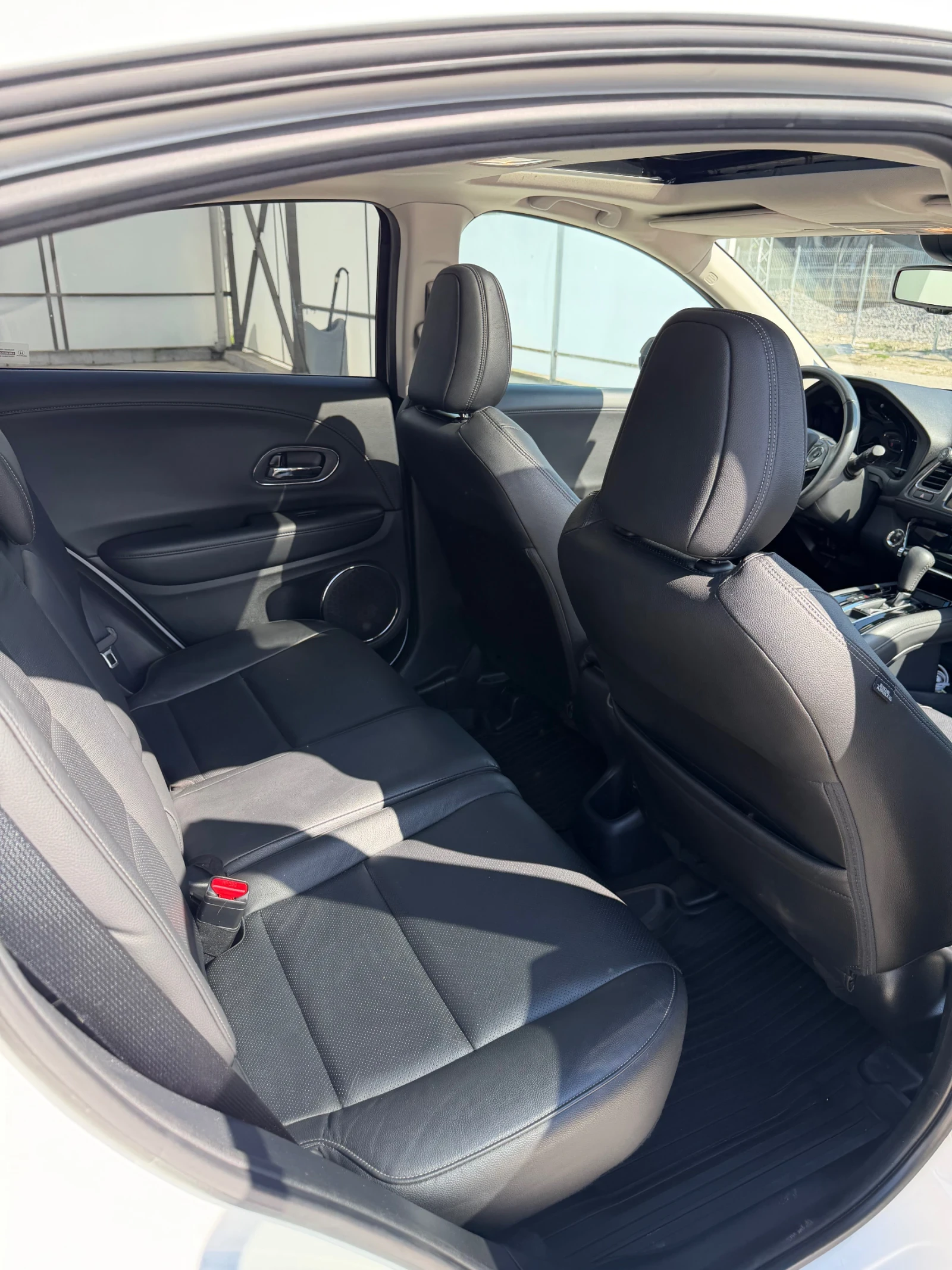 Honda Hr-v 1.8 i-vitec Touring, снимка 14 - Автомобили и джипове - 54097884