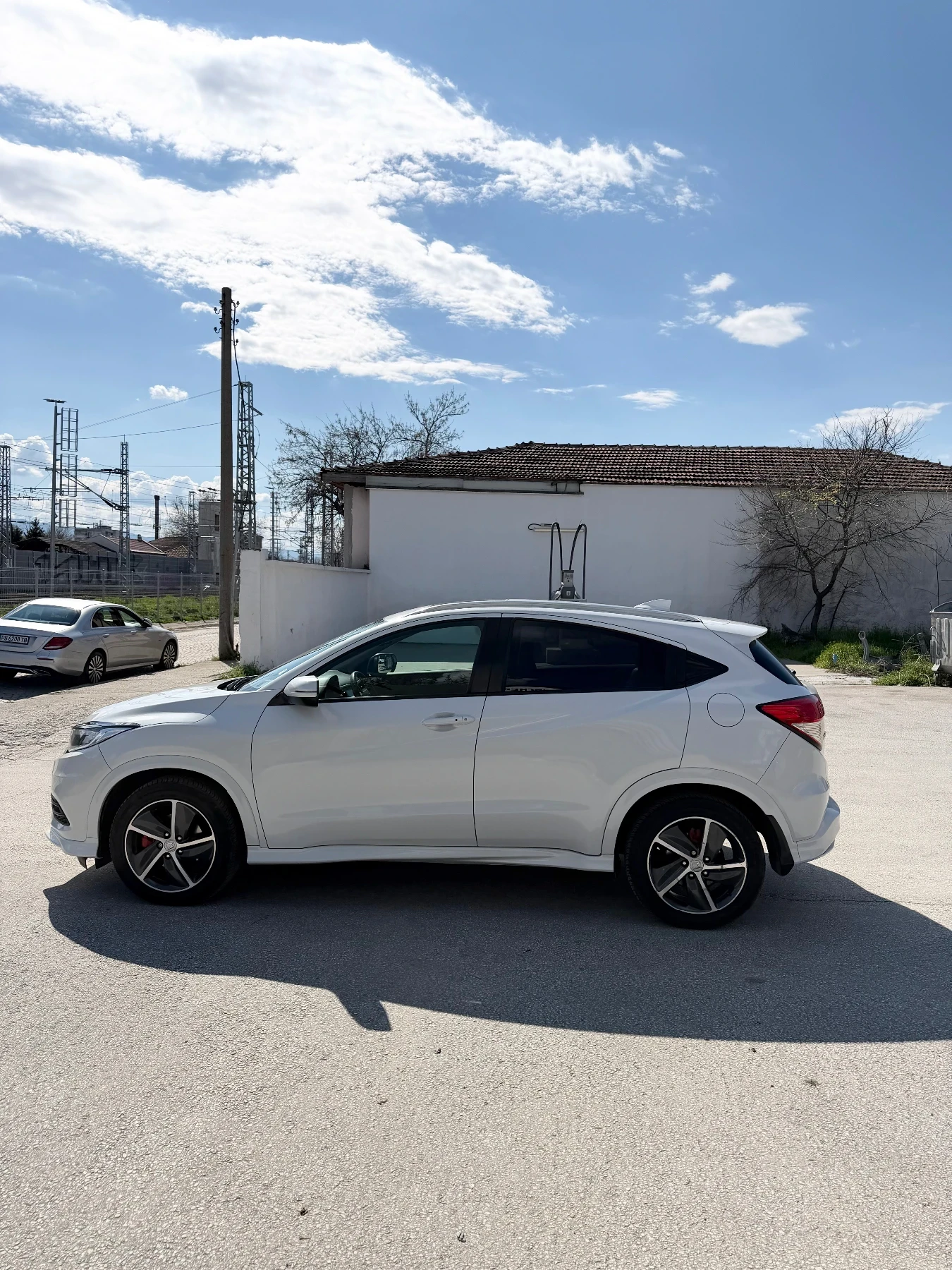 Honda Hr-v 1.8 i-vitec Touring, снимка 4 - Автомобили и джипове - 54097884