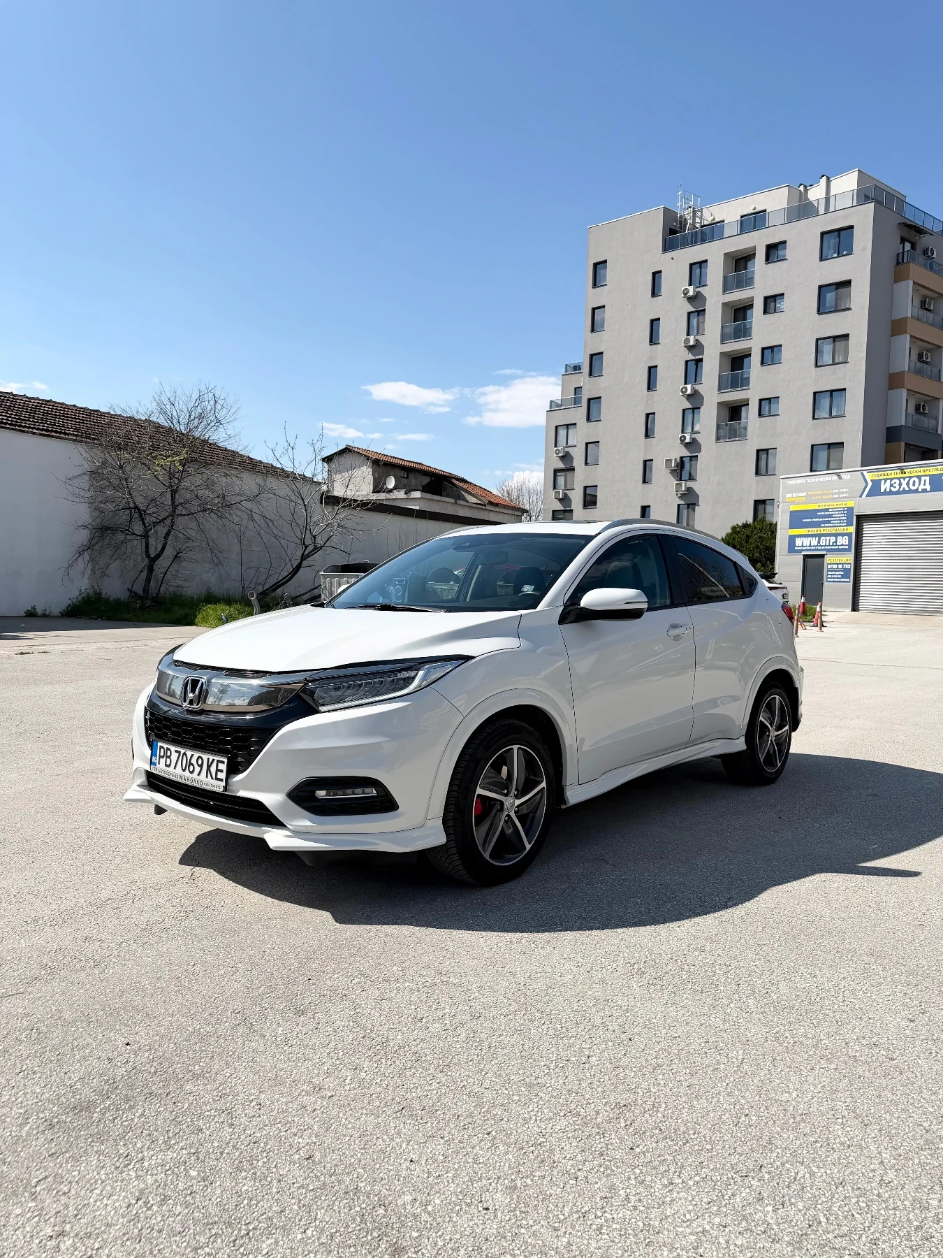 Honda Hr-v 1.8 i-vitec Touring, снимка 3 - Автомобили и джипове - 54097884