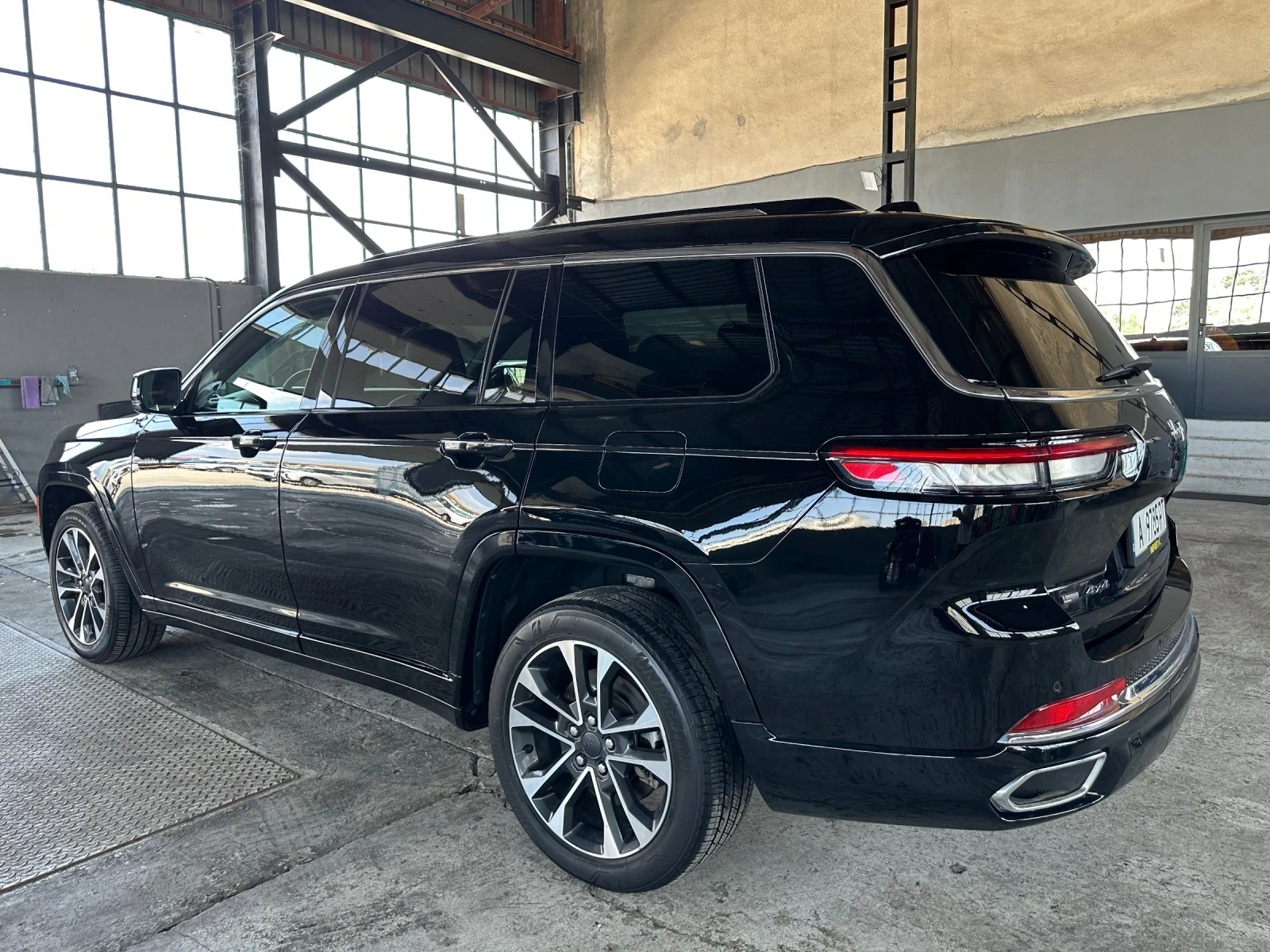 Jeep Grand cherokee Overland WL, снимка 4 - Автомобили и джипове - 55604162