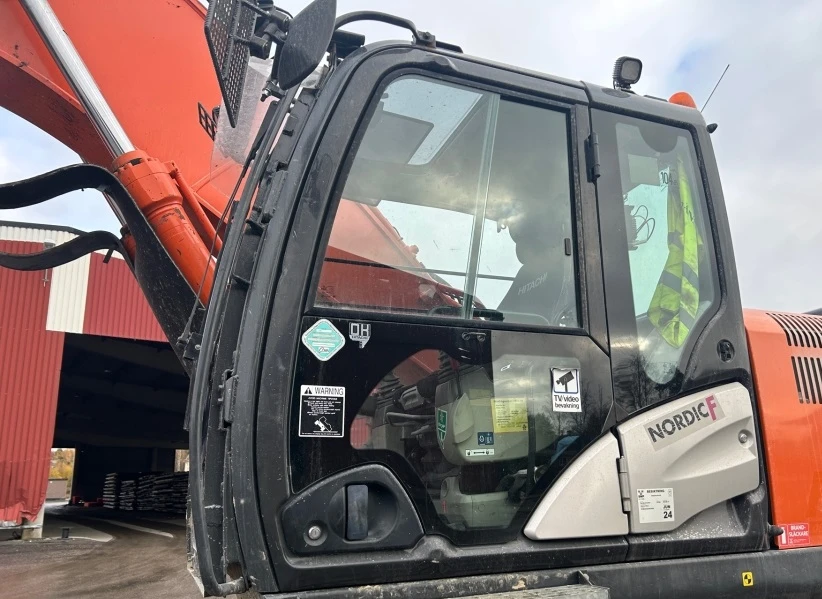 Багер Hitachi 350LC, снимка 12 - Индустриална техника - 54915215