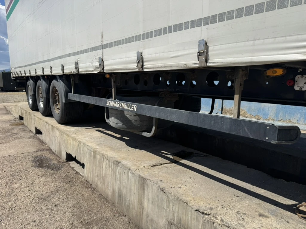 Полуремарке Schwarzmuller J serie, снимка 10 - Ремаркета - 55996639