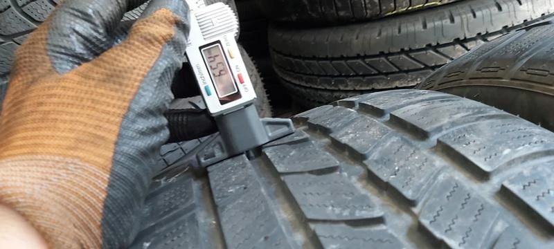 Гуми Зимни 255/40R19, снимка 4 - Гуми и джанти - 33539808