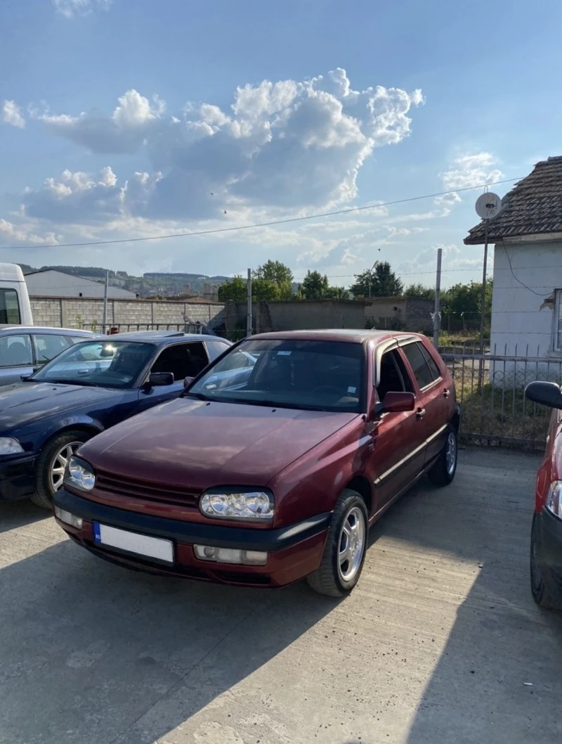 VW Golf, снимка 1 - Автомобили и джипове - 46645434