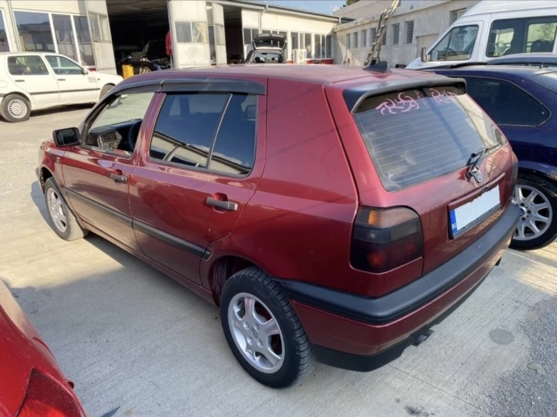 VW Golf, снимка 4 - Автомобили и джипове - 46645434