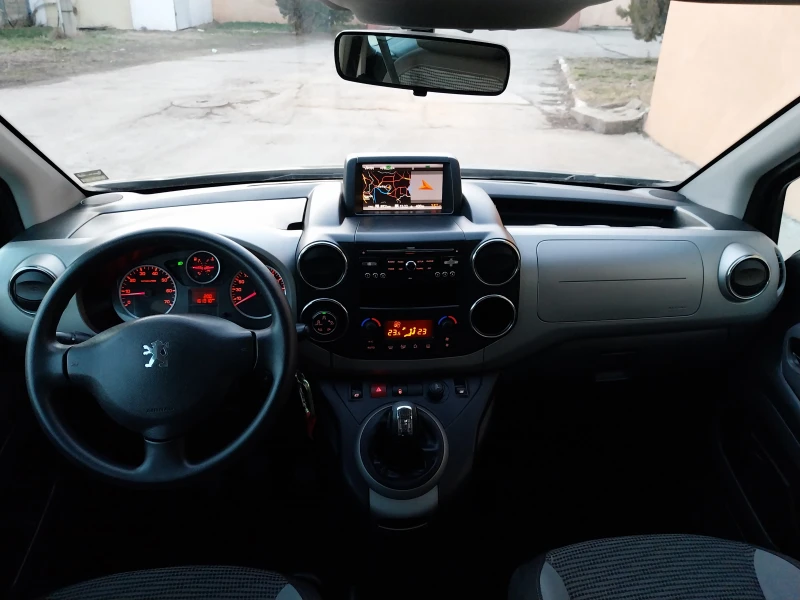 Peugeot Partner 1.6 HDI /TEPEE-LUXURY/4+ 1 места.//NAVI//, снимка 15 - Автомобили и джипове - 49550887