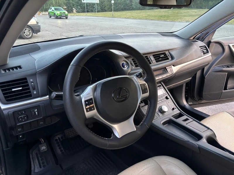 Lexus CT 200h, снимка 10 - Автомобили и джипове - 51174438