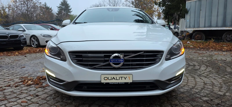 Volvo V60 2.0d * SUMMUM* AVTOMAT* KEYLESS* DISTRONIC* SWISS, снимка 2 - Автомобили и джипове - 52506510