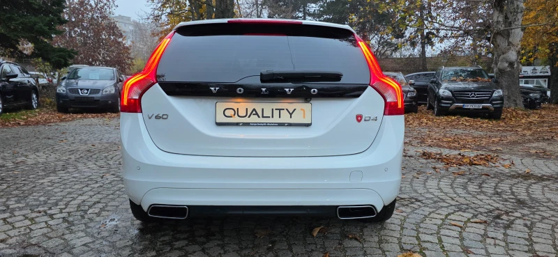 Volvo V60 2.0d * SUMMUM* AVTOMAT* KEYLESS* DISTRONIC* SWISS, снимка 6 - Автомобили и джипове - 52506510