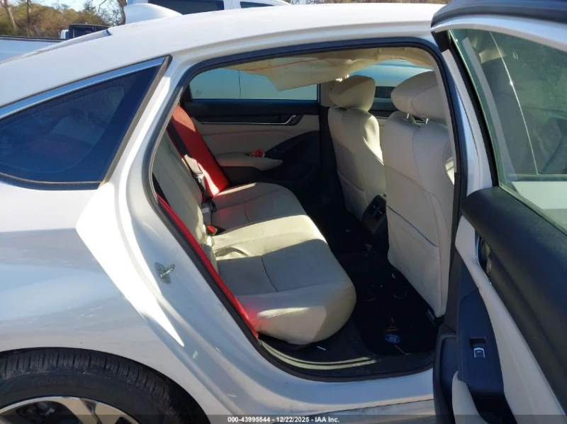 Honda Accord 1.5l Ex, снимка 8 - Автомобили и джипове - 53477783