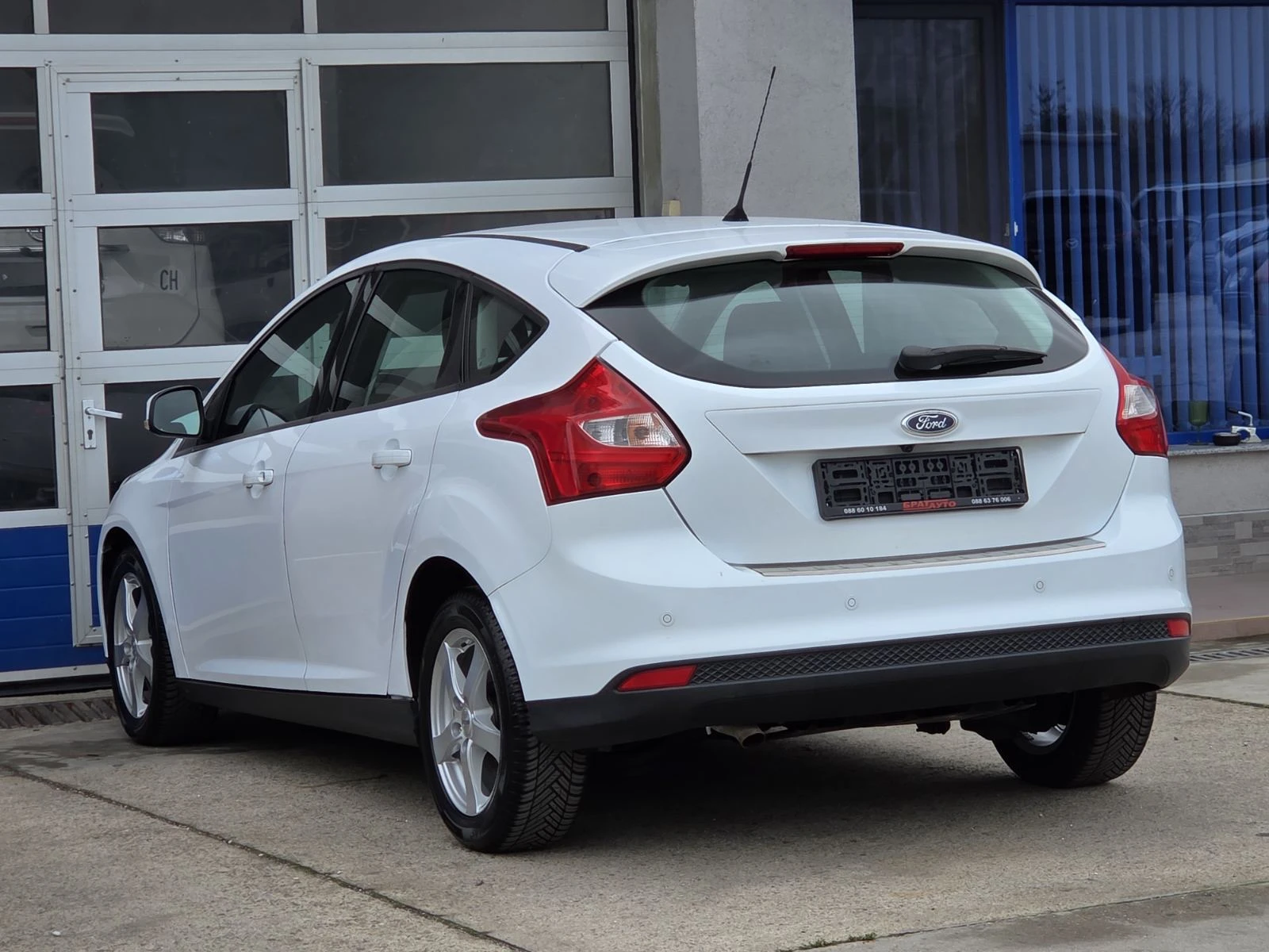 Ford Focus 1.6TDCI/GHIA/6 скорости - изображение 4