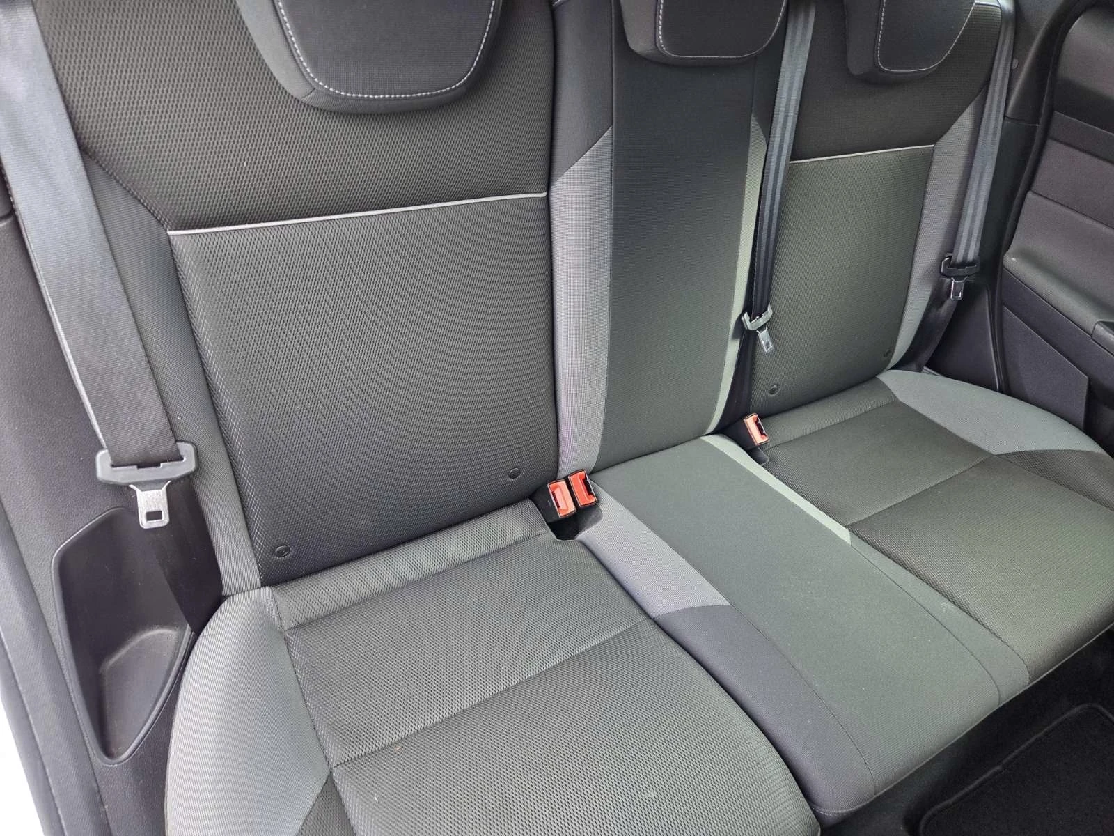 Ford Focus 1.6TDCI/GHIA/6 скорости - изображение 10