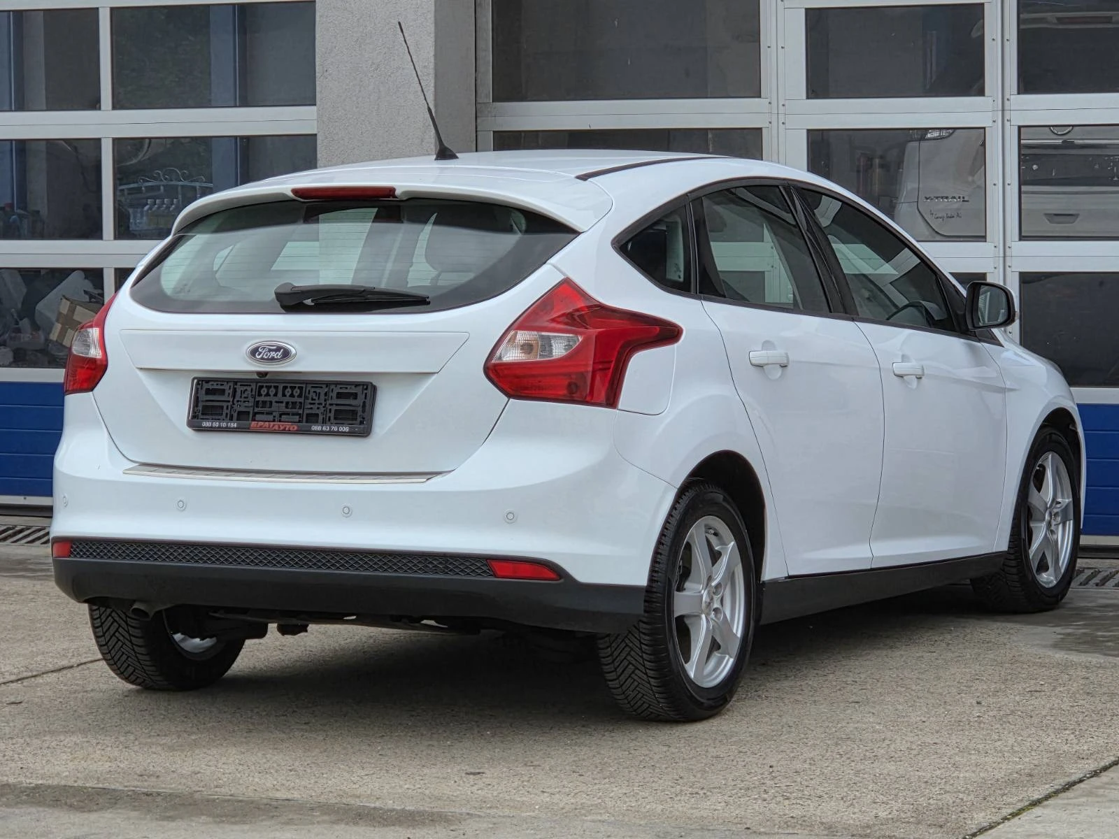 Ford Focus 1.6TDCI/GHIA/6 скорости - изображение 3