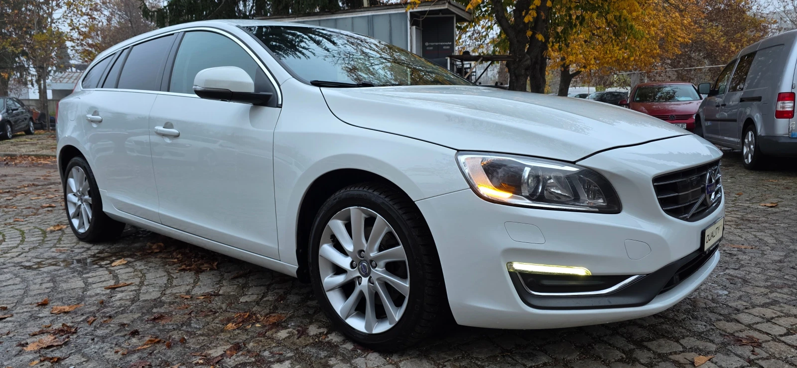 Volvo V60 2.0d * SUMMUM* AVTOMAT* KEYLESS* DISTONIC* SWISS - изображение 3