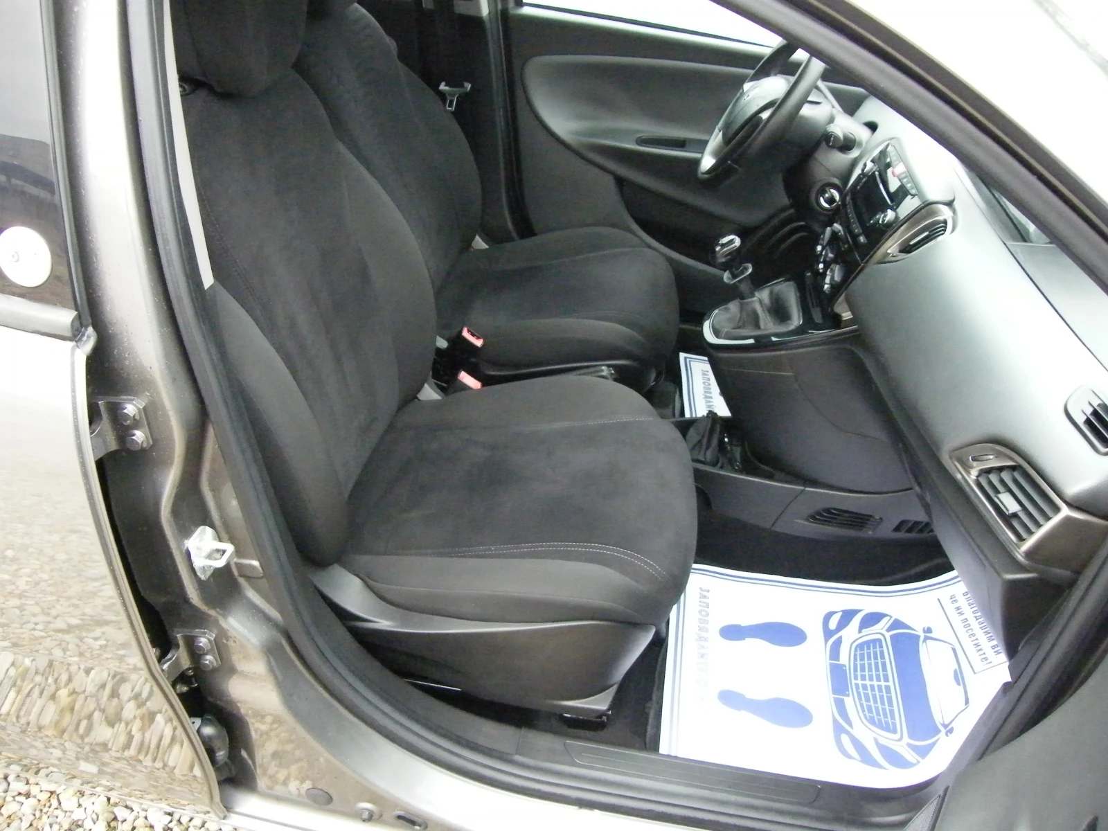 Lancia Ypsilon 1.2i EURO 6B GAZ  | Mobile.bg   15